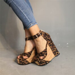 Sandały  na wysokim koturnie