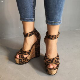 Sandały  na wysokim koturnie