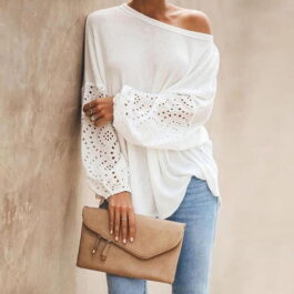 Biała bluzka z ażurowymi rękawami