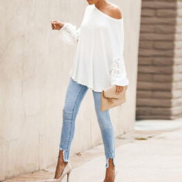 Biała bluzka z ażurowymi rękawami