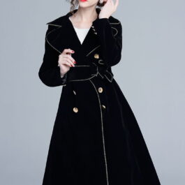 Czarny płaszcz trencz