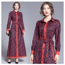 Sukienka z kołnierzykiem wiązana w pasie