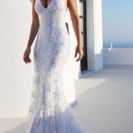 Koronkowa suknia z trenem