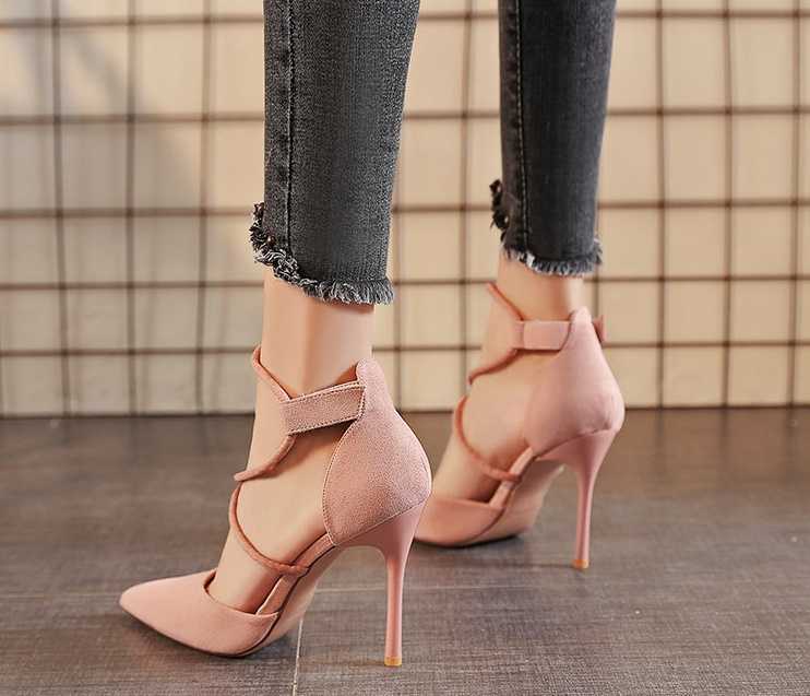 Zamszowe sandały na szpilce - obrazek 12