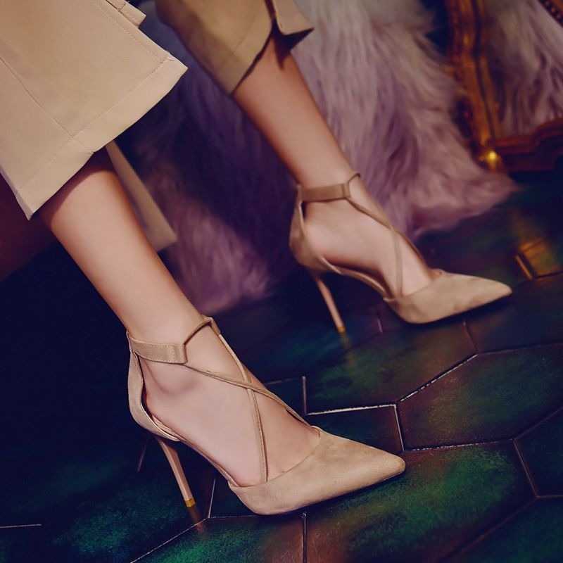 Zamszowe sandały na szpilce - obrazek 5