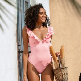 Strój kąpielowy jednoczęściowy z falbanką pink