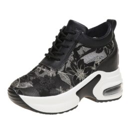 Sneakersy z koronką i haftem