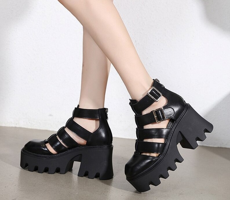 Platformy z wycięciami - obrazek 2