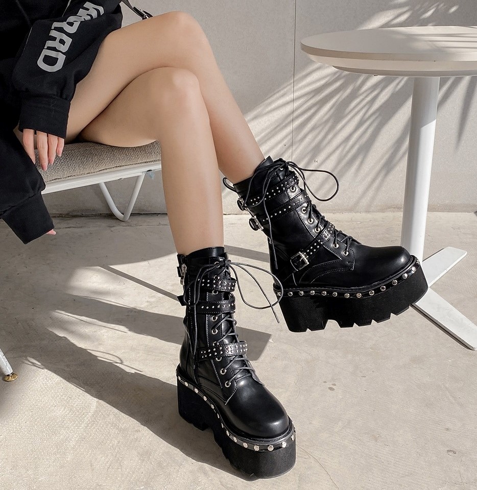 Botki z ćwiekami - obrazek 4