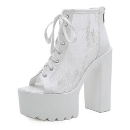 Botki platformy z koronką