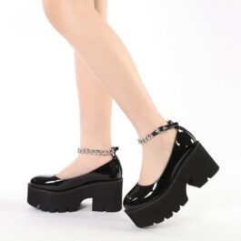 Półbuty z łańcuszkiem