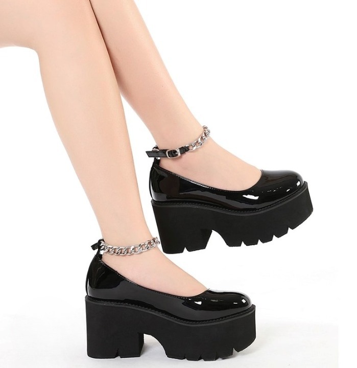 Półbuty z łańcuszkiem - obrazek 3