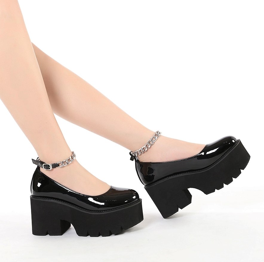 Półbuty z łańcuszkiem - obrazek 4