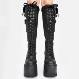 Kozaki na wysokim koturnie