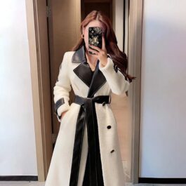 Elegancki płaszcz z kontrastowym obszyciem