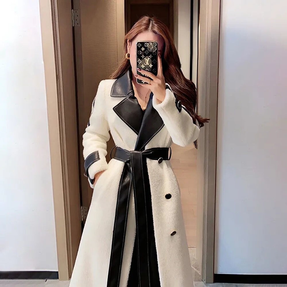 Elegancki płaszcz z kontrastowym obszyciem