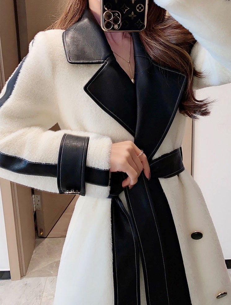 Elegancki płaszcz z kontrastowym obszyciem - obrazek 4