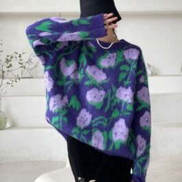 Luźny sweter w kwiaty