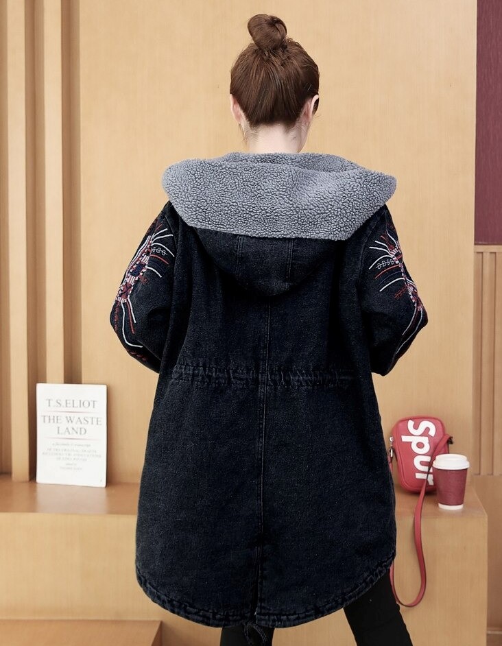 Kurtka Denim z haftem na rękawach - obrazek 7