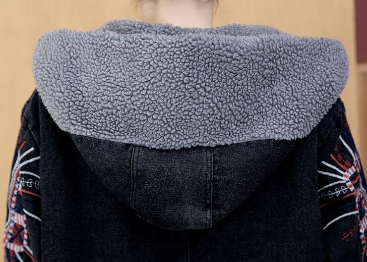 Kurtka Denim z haftem na rękawach - obrazek 8