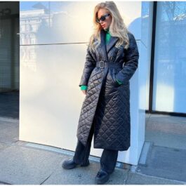 Pikowany płaszcz z paskiem