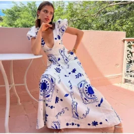 Długa sukienka z bufiastymi rękawkami i dekoltem V