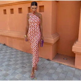 Asymetryczna sukienka na jedno ramię