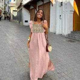 Długa sukienka z rękawem typu motylek