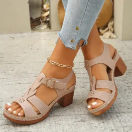 Ażurowe sandały na słupku