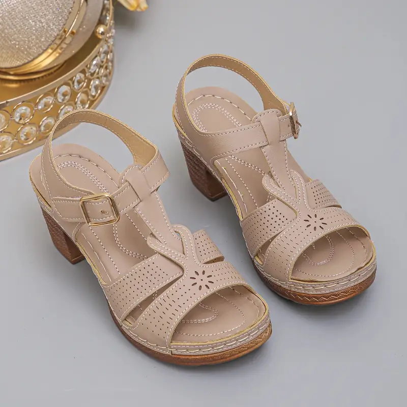 Ażurowe sandały na słupku - obrazek 5