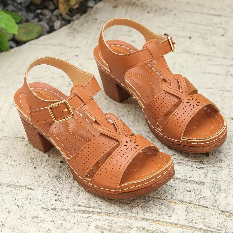 Ażurowe sandały na słupku - obrazek 7